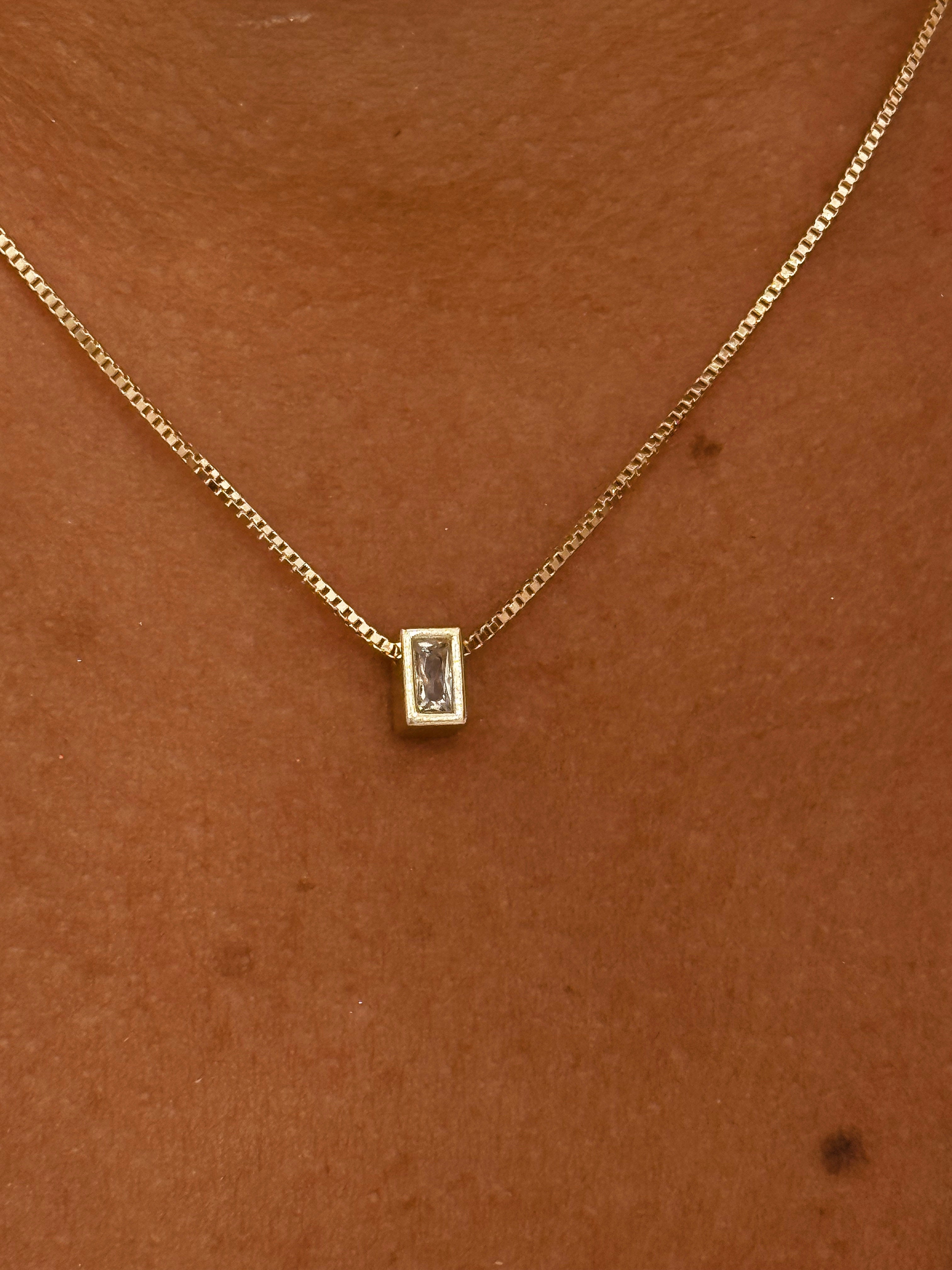 COLLIER TESS