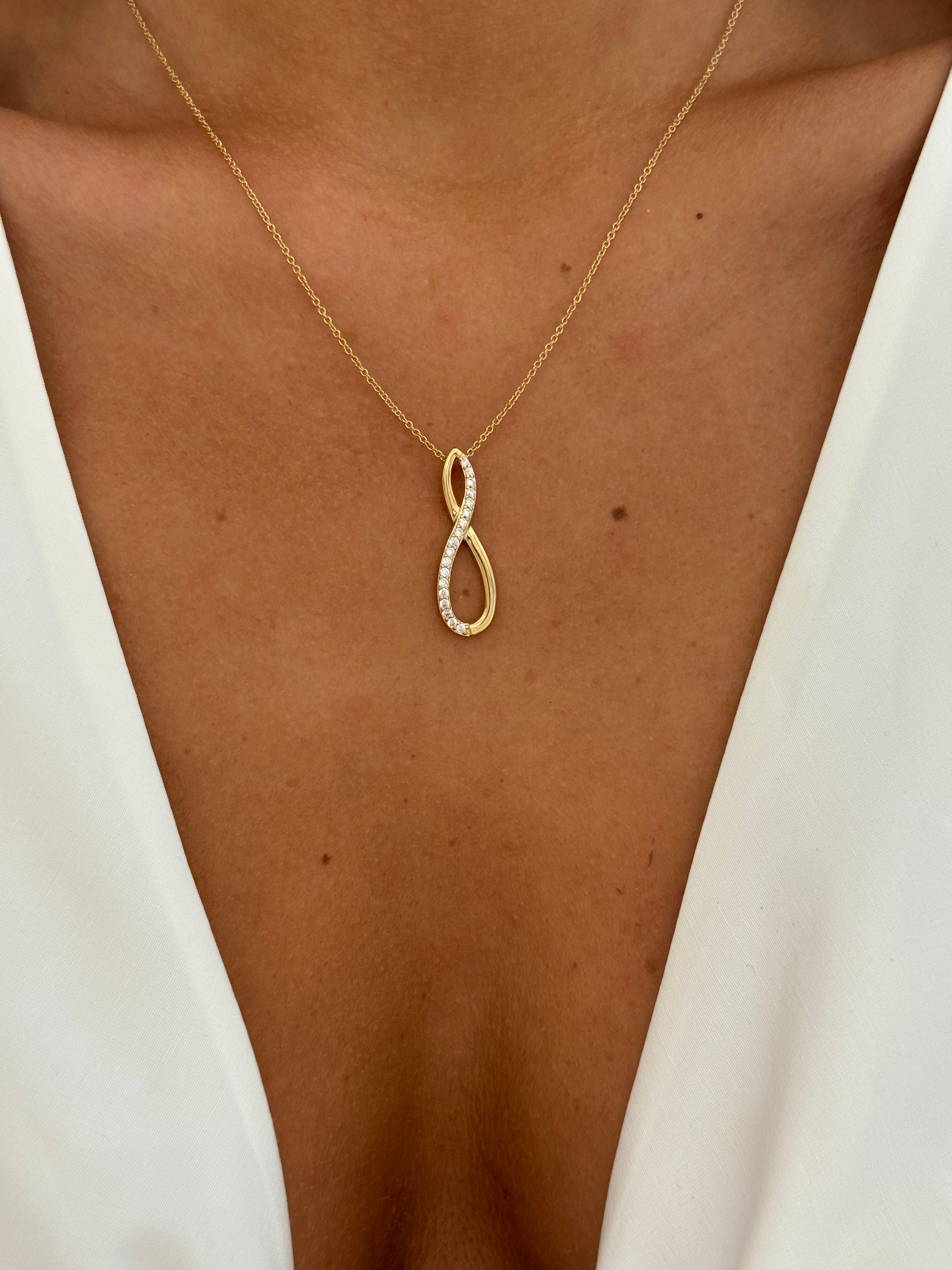 COLLIER LUCIE