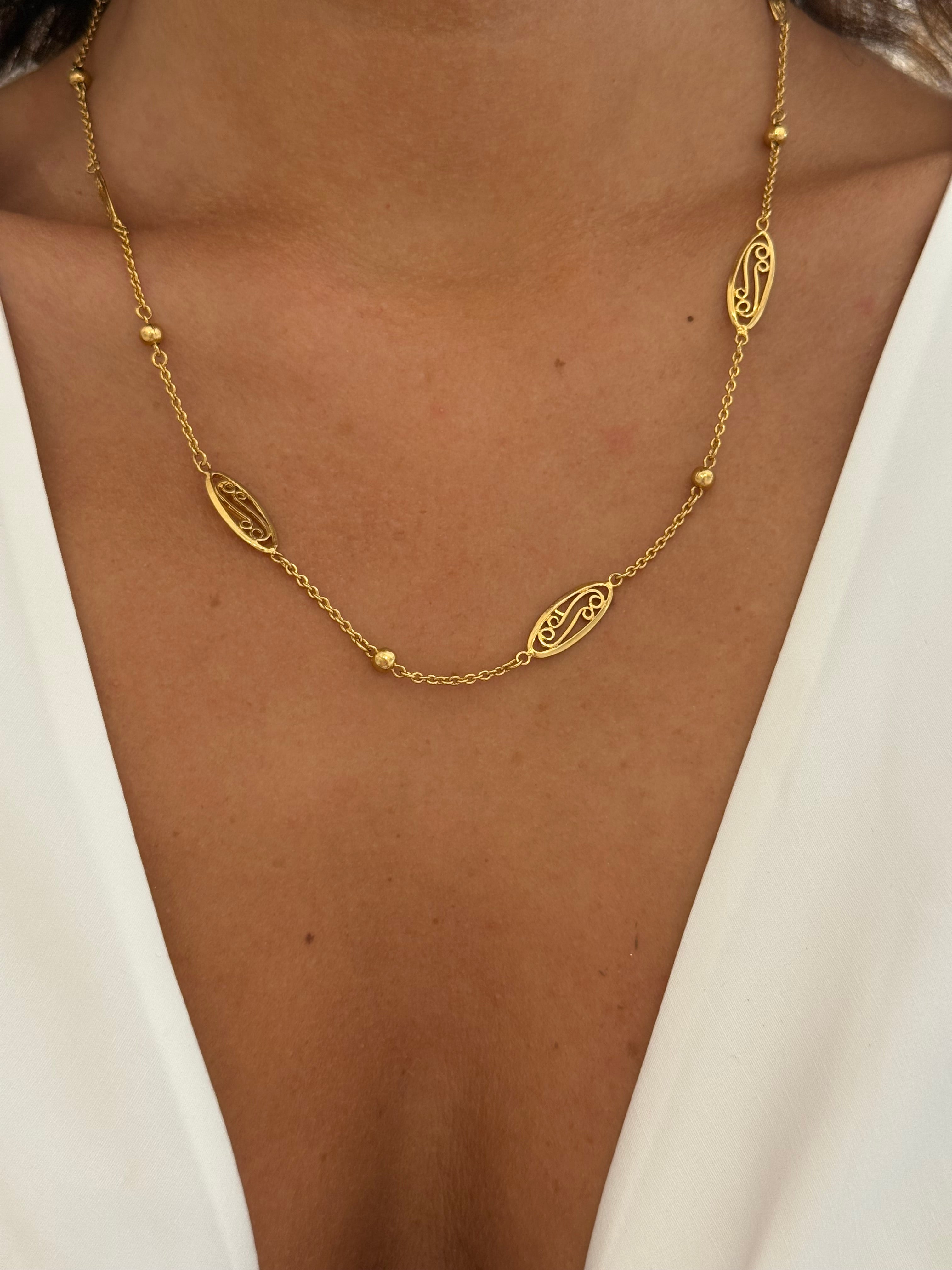 COLLIER HALONA