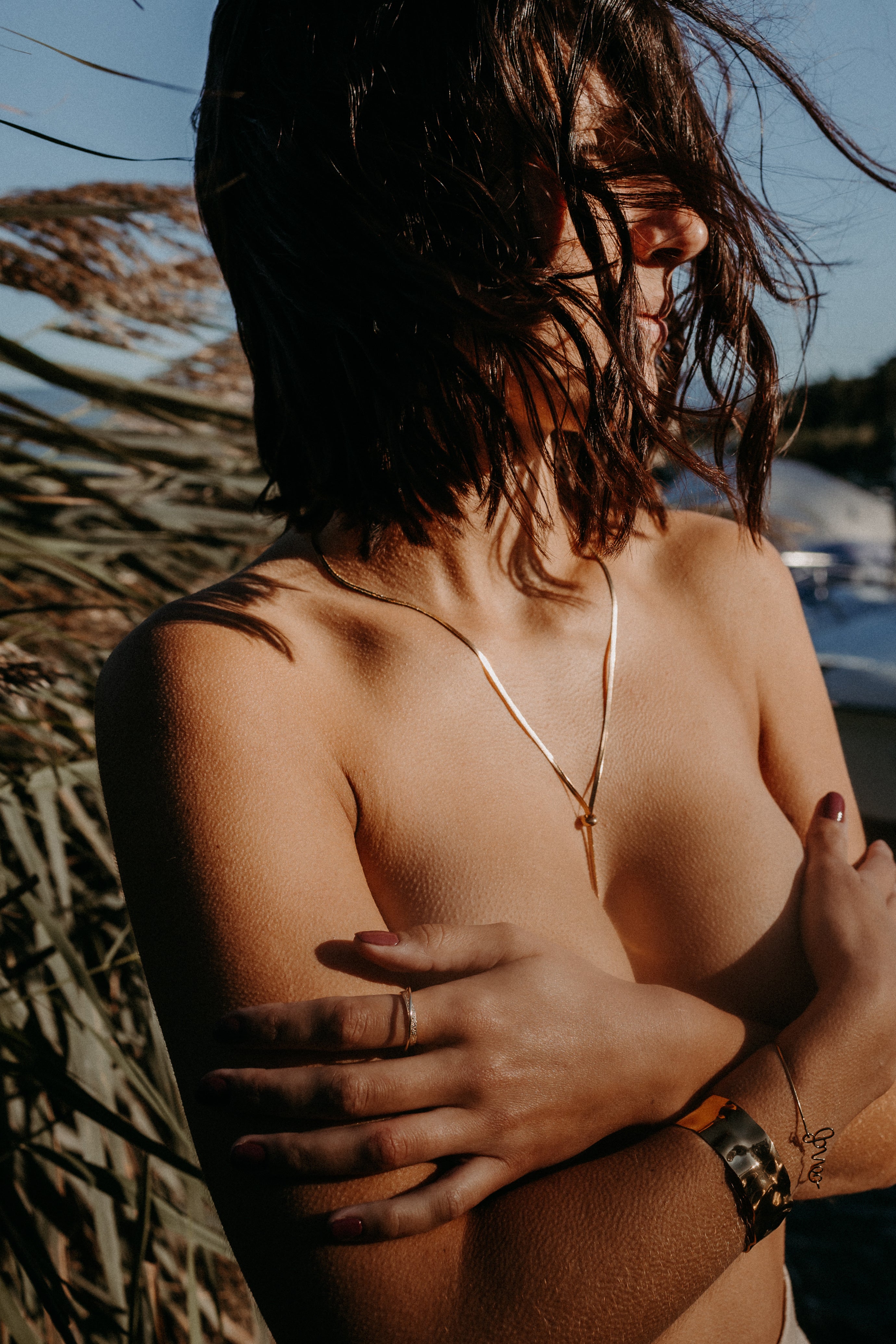 COLLIER JULIE