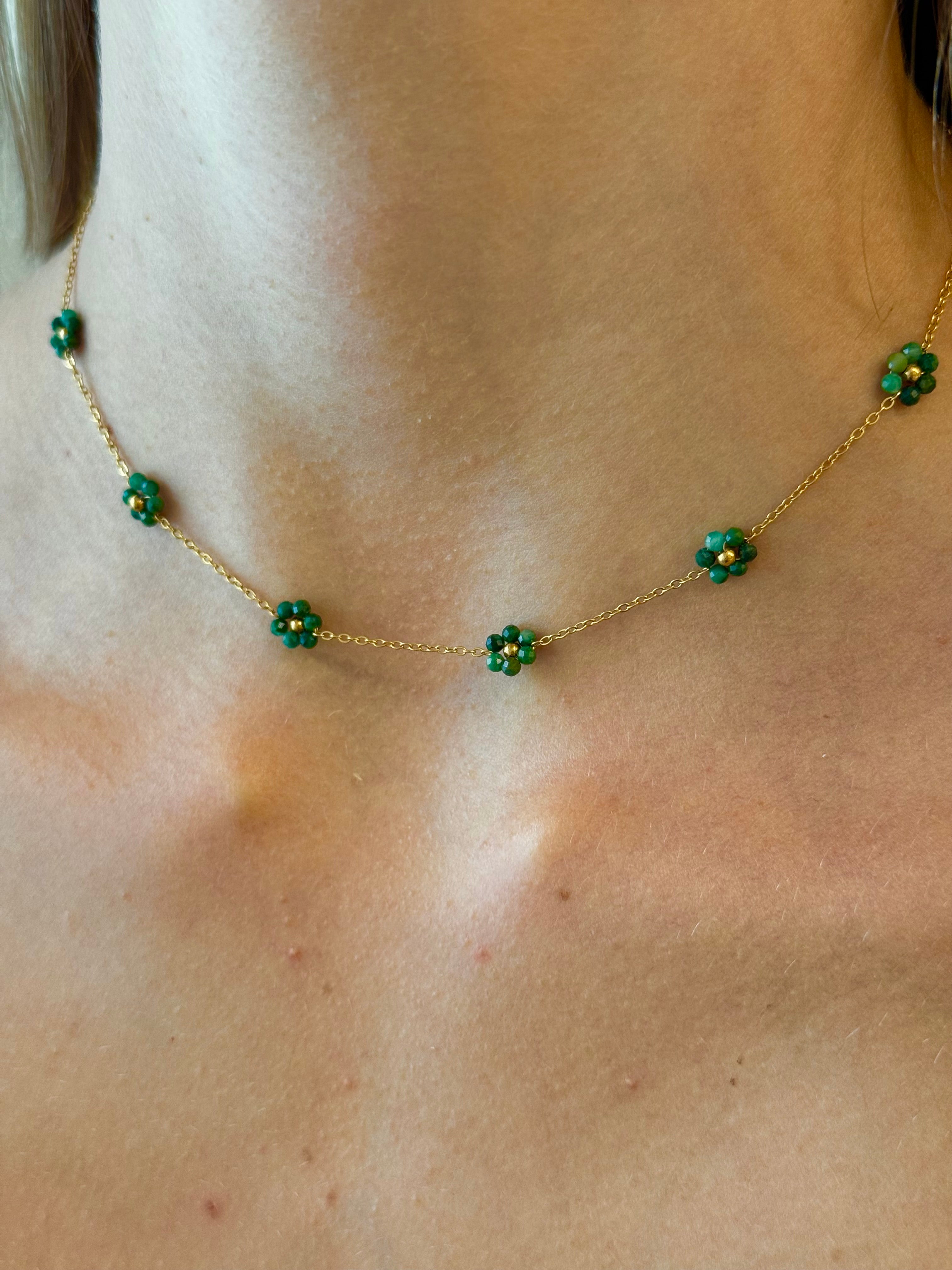 COLLIER PETITES FLEURS VERTES