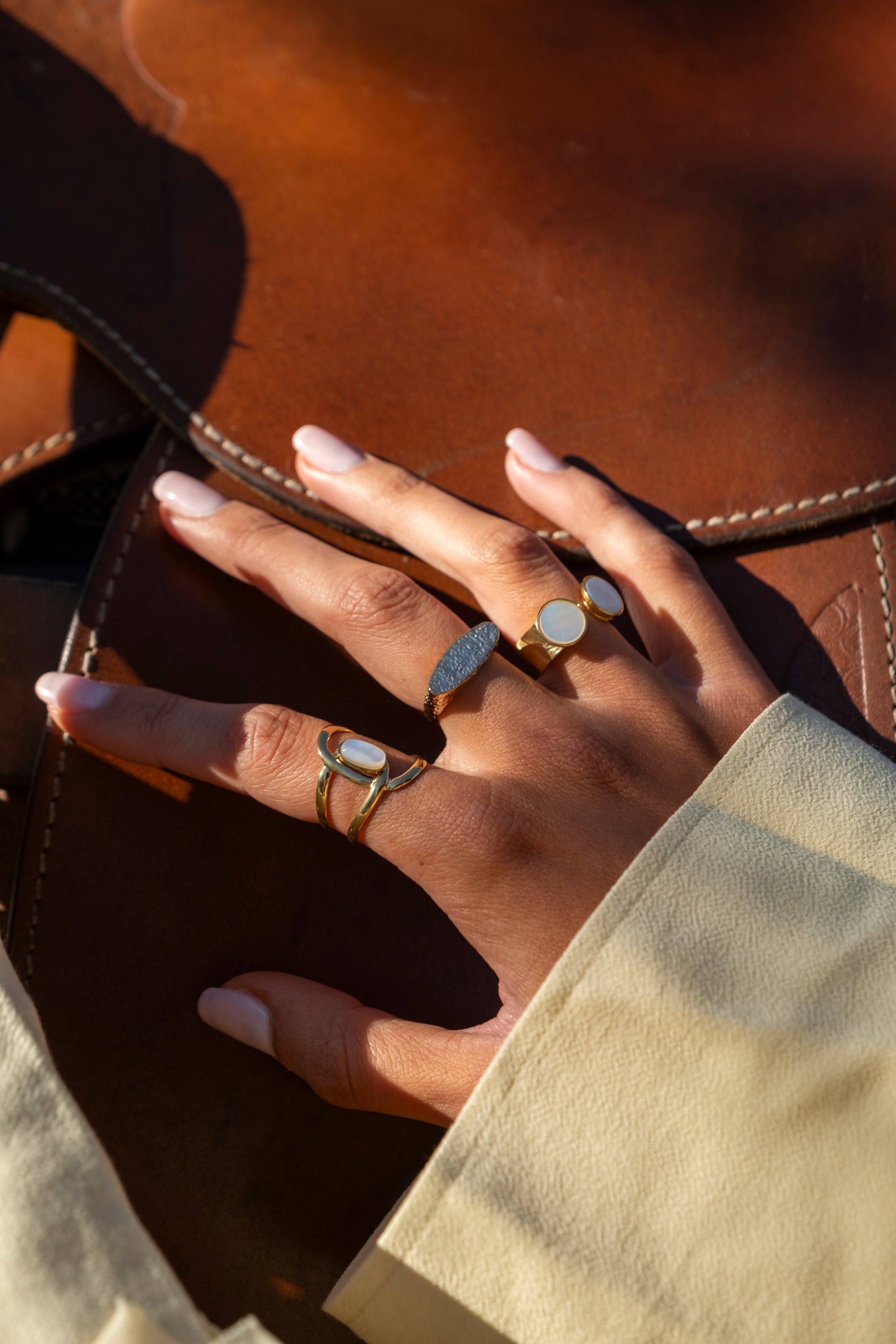 BAGUE AMAROK PIERRE DE NACRE