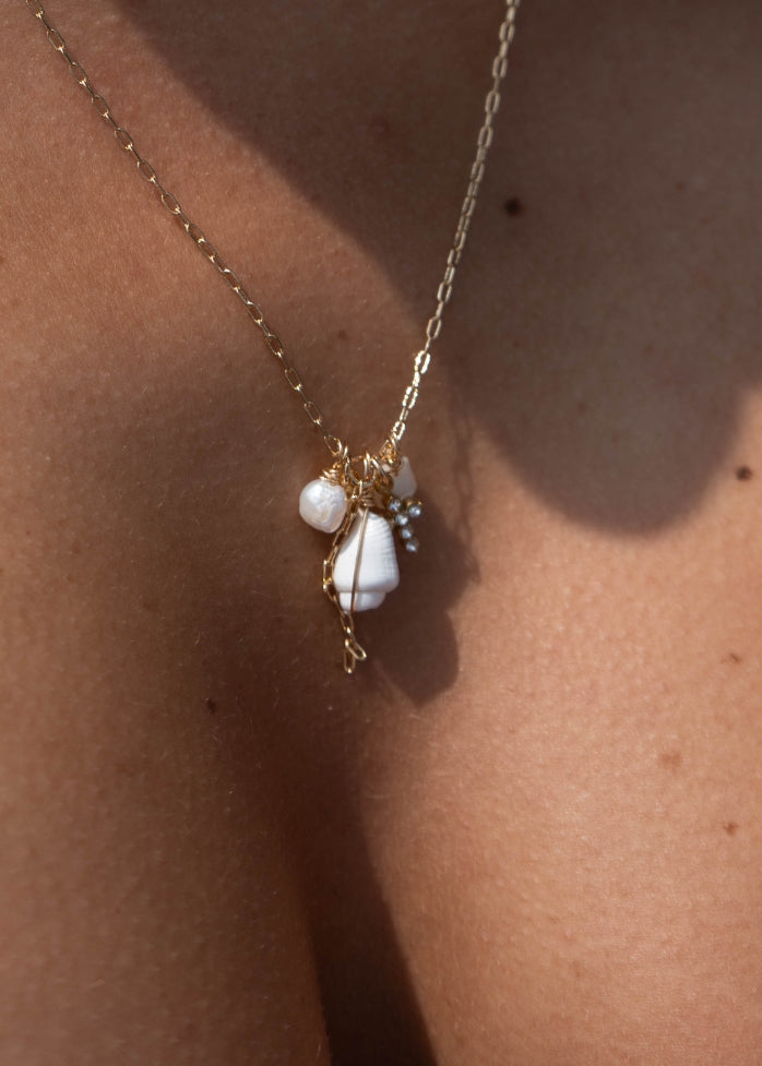 COLLIER NINA