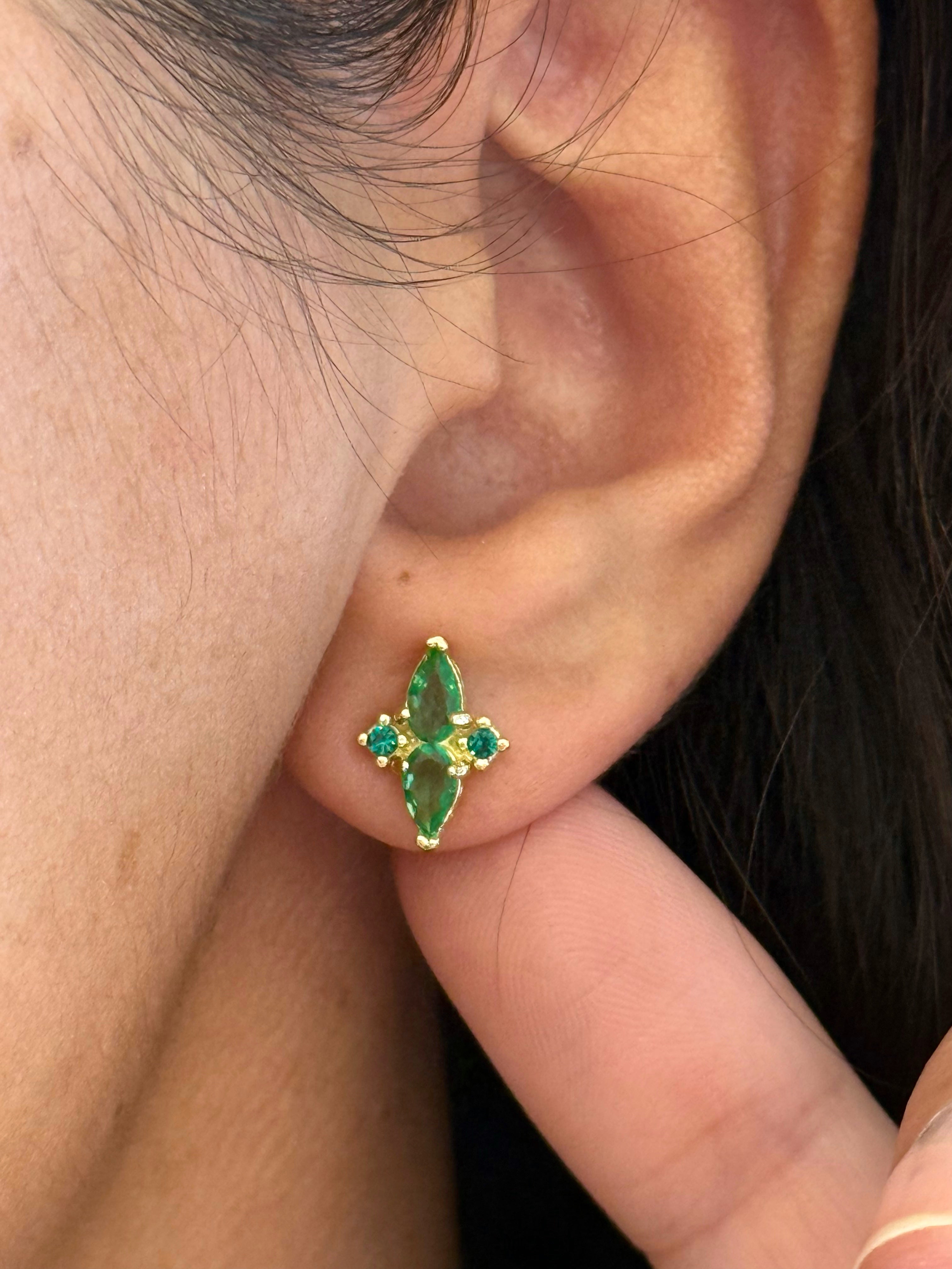 BOUCLES D’OREILLES DINA V