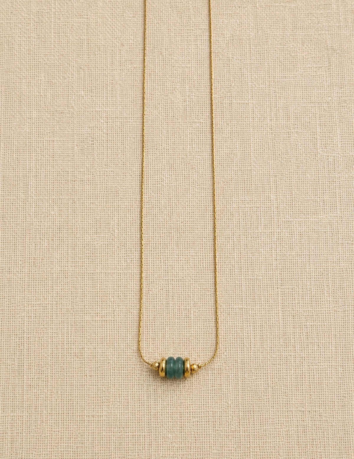 COLLIER OVANA